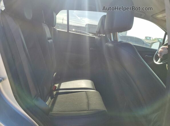 KL7CJLSB1HB093652 2017 CHEVROLET TRAX Серебряный Вид задней части салона