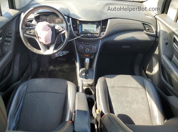 KL7CJLSB1HB093652 2017 CHEVROLET TRAX Серебряный Вид панели приборов