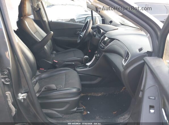 KL7CJLSB1JB627545 2018 CHEVROLET TRAX Gray Front interior view