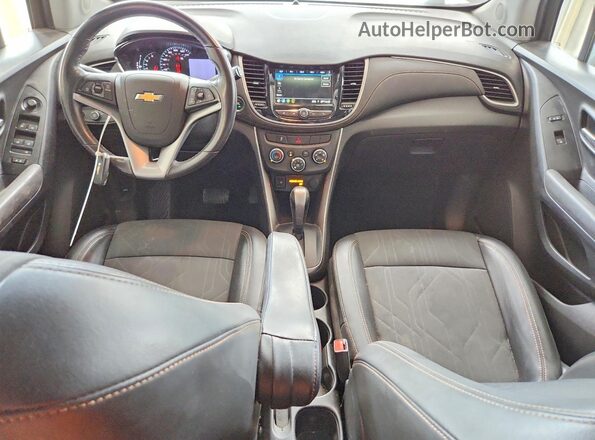 KL7CJLSB1KB902638 2019 CHEVROLET TRAX Silver Widok deski rozdzielczej