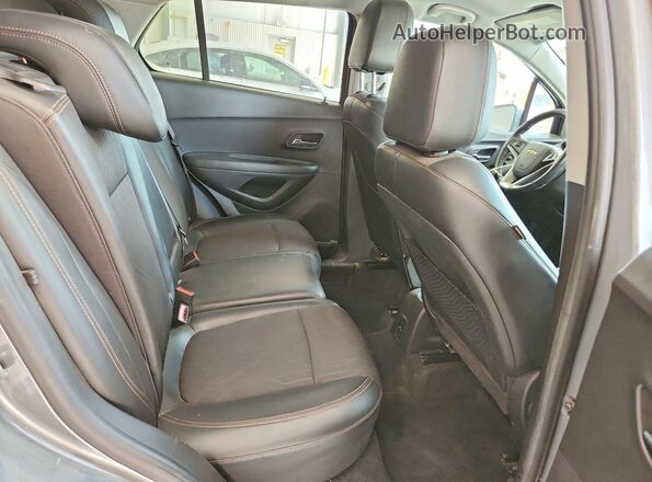 KL7CJLSB1KB902638 2019 CHEVROLET TRAX Silver Widok tylnych siedzeń