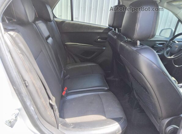 KL7CJLSB1MB330182 2021 CHEVROLET TRAX Серебряный Вид задней части салона