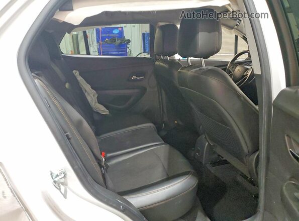 KL7CJLSB2KB913597 2019 CHEVROLET TRAX White Rear interior view