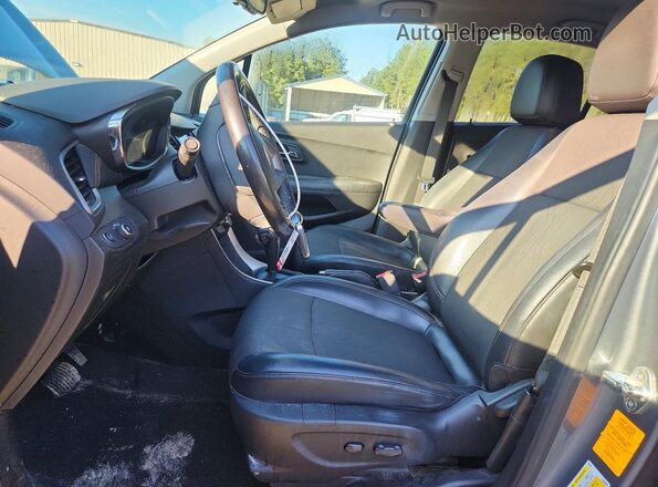 KL7CJLSB2KB940976 2019 CHEVROLET TRAX Gray Widok wnętrza z przodu