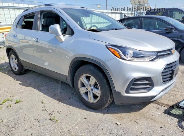 KL7CJLSB3KB918078 2019 CHEVROLET TRAX Серебряный Передняя правая четверть