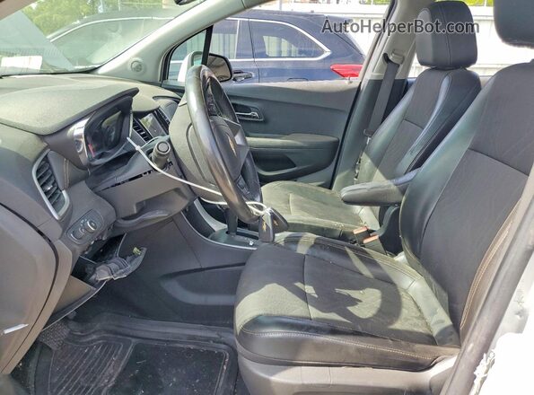 KL7CJLSB3KB918078 2019 CHEVROLET TRAX Серебряный Вид салона спереди