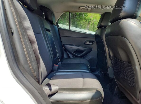 KL7CJLSB3MB308166 2021 CHEVROLET TRAX White უკანა სალონის ხედი