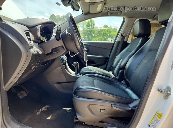 KL7CJLSB3MB308166 2021 CHEVROLET TRAX White წინა სალონის ხედი