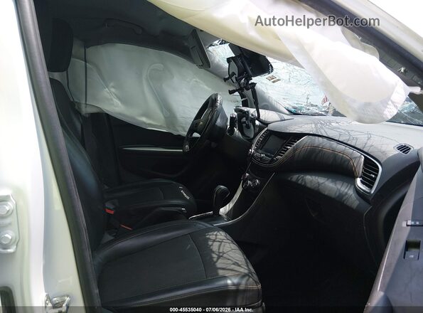 KL7CJLSB3MB311245 2021 CHEVROLET TRAX White Widok wnętrza z przodu