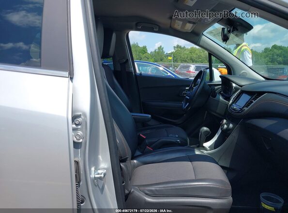 KL7CJLSB4JB683771 2018 CHEVROLET TRAX Белый Вид салона спереди