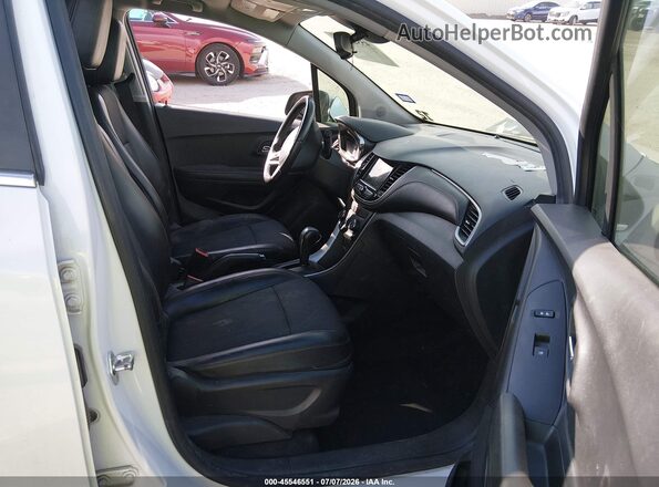 KL7CJLSB4KB935553 2019 CHEVROLET TRAX White Вид салону спереду