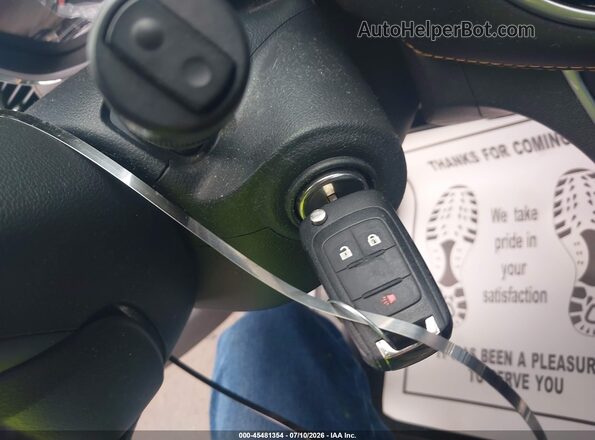 KL7CJLSB4MB323842 2021 CHEVROLET TRAX Серебряный Вид панели приборов