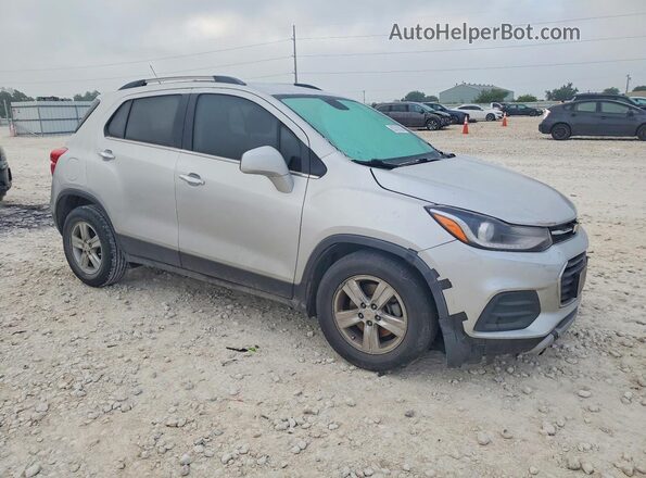 KL7CJLSB5JB678465 2018 CHEVROLET TRAX Silver Przód prawy