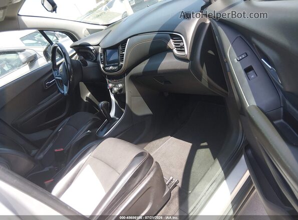 KL7CJLSB5MB334154 2021 CHEVROLET TRAX Silver Widok wnętrza z przodu