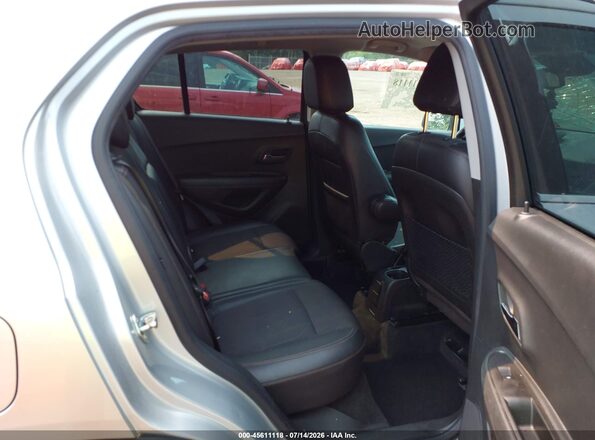 KL7CJLSB6JB703907 2018 CHEVROLET TRAX Silver Вид наклейки з VIN-кодом