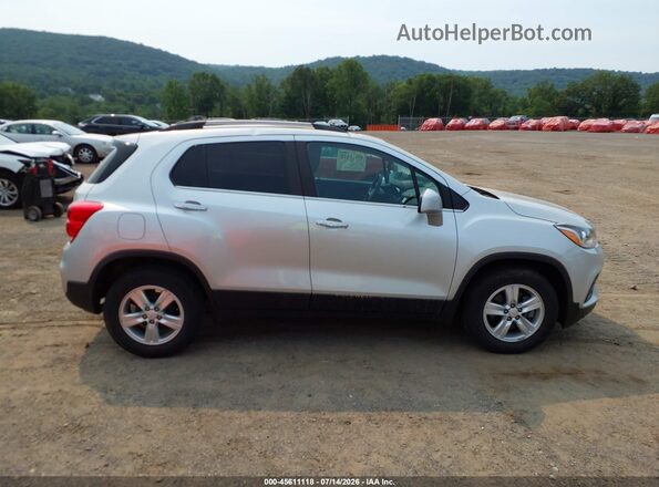 KL7CJLSB6JB703907 2018 CHEVROLET TRAX Silver Вид задньої частини салону