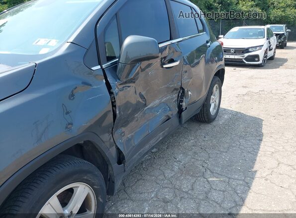 KL7CJLSB7JB647184 2018 CHEVROLET TRAX Gray Вид спереду