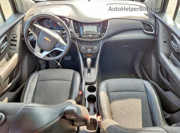 KL7CJLSB8HB153085 2017 CHEVROLET TRAX Белый Вид панели приборов