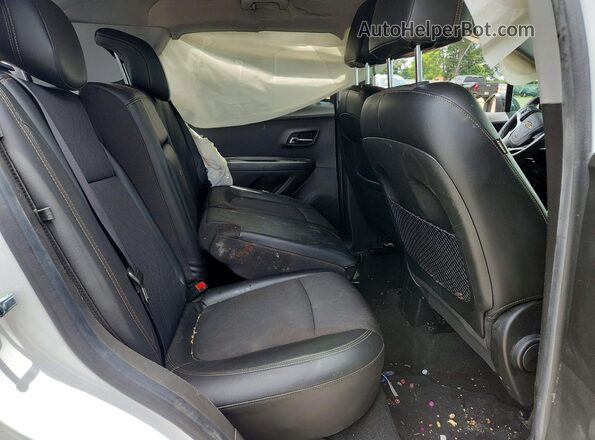 KL7CJLSB8LB335197 2020 CHEVROLET TRAX White Vista de los asientos traseros