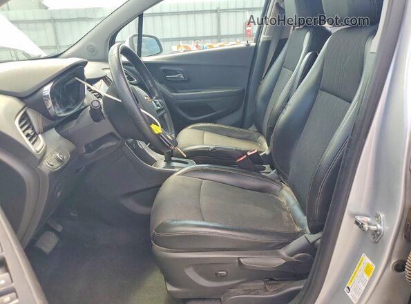 KL7CJLSB8MB326307 2021 CHEVROLET TRAX Gray წინა სალონის ხედი