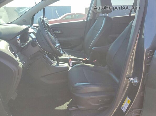KL7CJLSBXJB580807 2018 CHEVROLET TRAX Угольный Вид салона спереди