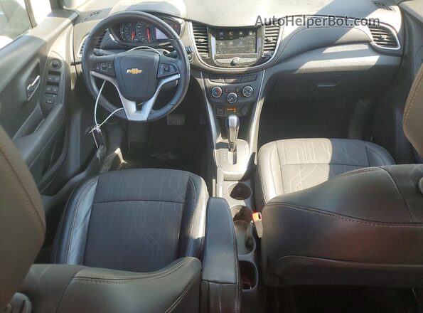 KL7CJLSBXJB580807 2018 CHEVROLET TRAX Угольный Вид панели приборов