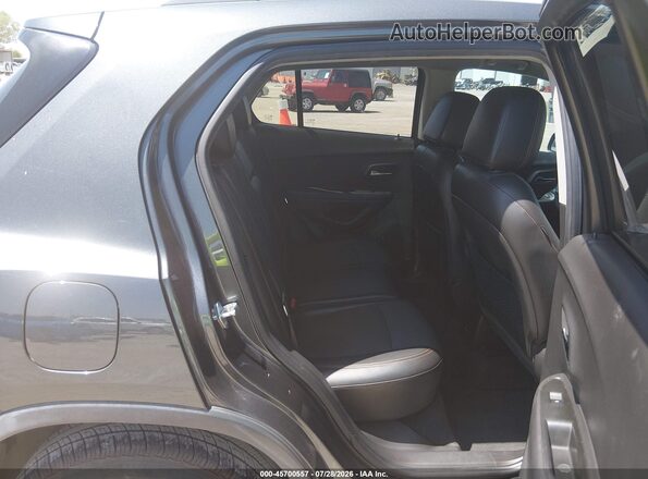 KL7CJLSBXJB629522 2018 CHEVROLET TRAX Gray Widok naklejki z numerem VIN