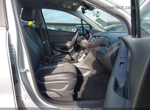 KL7CJLSBXKB892126 2019 CHEVROLET TRAX Silver Vista interior delantera