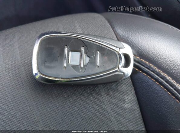 KL7CJLSBXKB892126 2019 CHEVROLET TRAX Silver Vista del salpicadero
