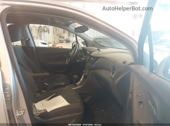 KL7CJNSB0JB550680 2018 CHEVROLET TRAX Silver წინა სალონის ხედი