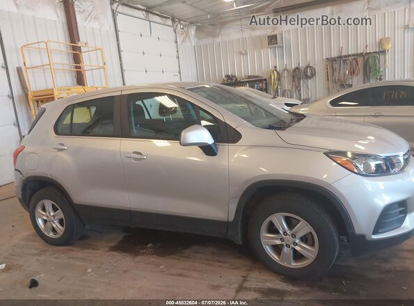 KL7CJNSB0JB550680 2018 CHEVROLET TRAX Silver უკანა სალონის ხედი