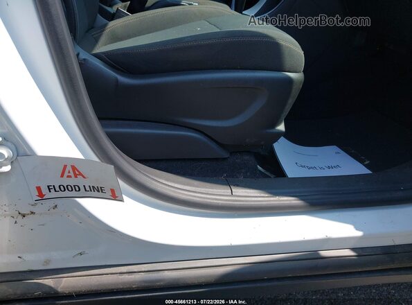 KL7CJNSB1JB697901 2018 CHEVROLET TRAX White Front view