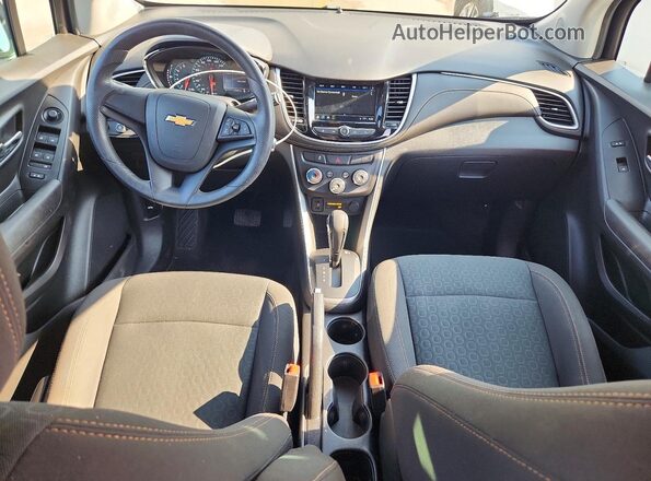 KL7CJNSB2JB564015 2018 CHEVROLET TRAX White Առջևի վահանակի տեսք