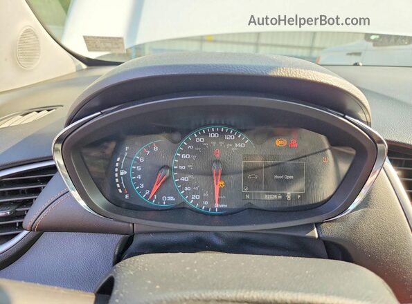 KL7CJNSB2JB564015 2018 CHEVROLET TRAX White Սարքավորումների վահանակի տեսք