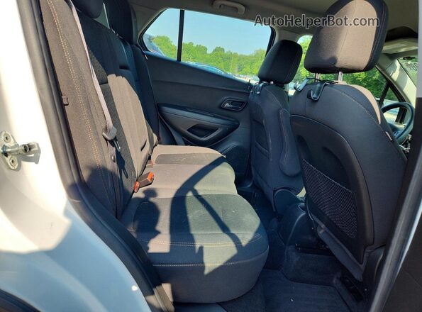 KL7CJNSB2JB564015 2018 CHEVROLET TRAX White Սալոնի հետևի տեսք
