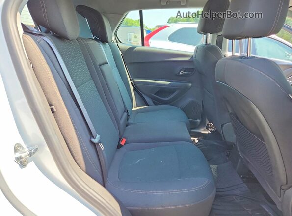 KL7CJNSB2JB695039 2018 CHEVROLET TRAX White Widok wnętrza z tyłu