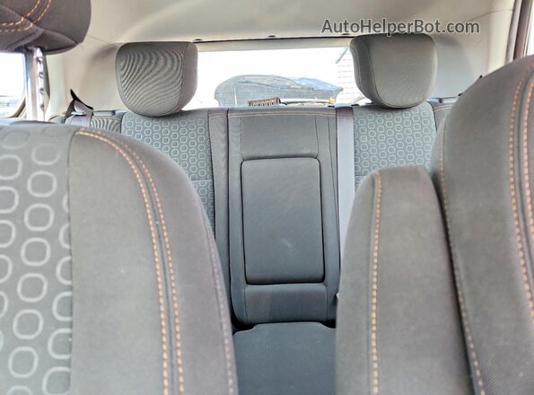 KL7CJNSB2JB695039 2018 CHEVROLET TRAX White Widok tylnych siedzeń