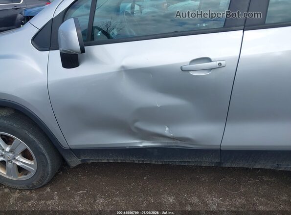 KL7CJNSB3JB558384 2018 CHEVROLET TRAX Silver Front view
