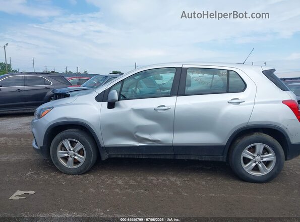 KL7CJNSB3JB558384 2018 CHEVROLET TRAX Silver 360 interior view
