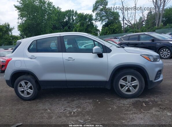 KL7CJNSB3JB558384 2018 CHEVROLET TRAX Silver Rear interior view