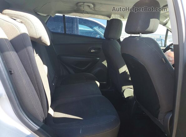 KL7CJNSB6JB609974 2018 CHEVROLET TRAX Silver უკანა სალონის ხედი