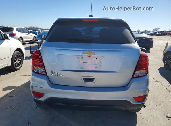 KL7CJNSB6JB609974 2018 CHEVROLET TRAX Silver უკანა ხედი