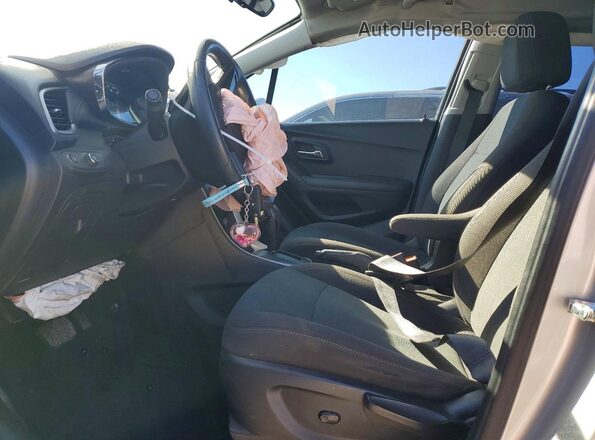 KL7CJNSB6JB609974 2018 CHEVROLET TRAX Silver წინა სალონის ხედი