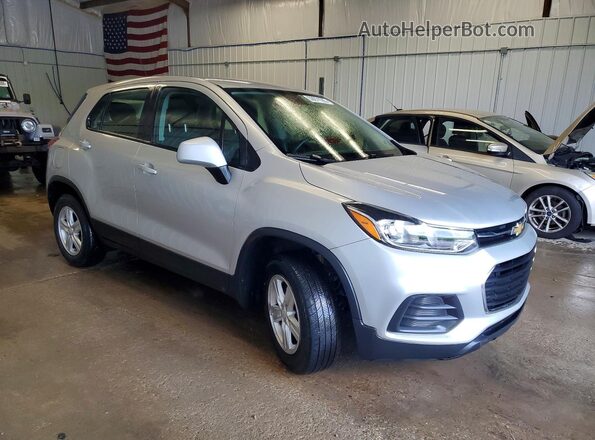 KL7CJNSB7JB519961 2018 CHEVROLET TRAX Silver Передня права чверть
