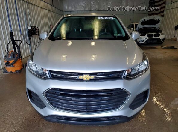 KL7CJNSB7JB519961 2018 CHEVROLET TRAX Silver Вид спереду