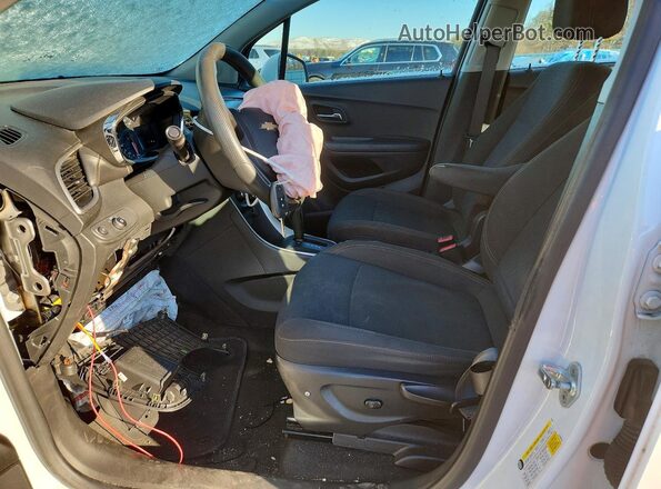 KL7CJNSM4MB360645 2021 CHEVROLET TRAX White Widok wnętrza z przodu