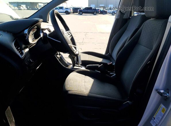 KL7CJNSM5NB552075 2022 CHEVROLET TRAX Silver Vista interior delantera