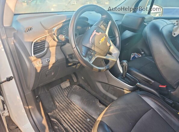 KL7CJPSB0JB671642 2018 CHEVROLET TRAX White Вид панелі приладів
