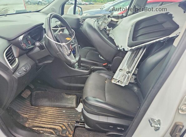 KL7CJPSB0JB671642 2018 CHEVROLET TRAX White Вид салону спереду