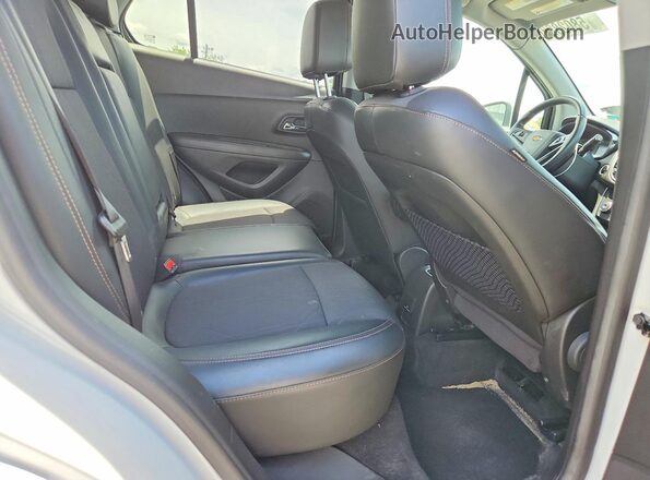 KL7CJPSB0LB032633 2020 CHEVROLET TRAX White Vista de los asientos traseros